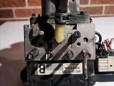 Toyota Prius ABS bloku