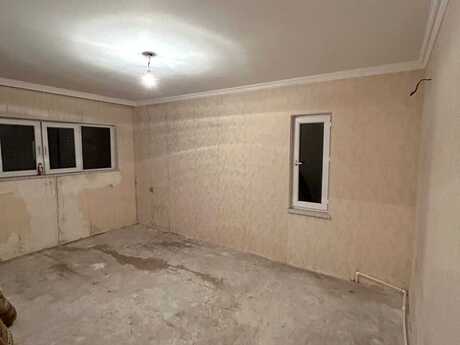 Yeni Günəşlidə 5 otaqlı köhnə tikili mənzil satılır, 103 m², 162 000 AZN, şəkil 4 / 9