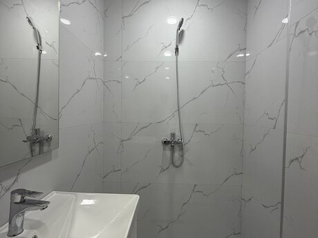 Qurtuluş 93 kompleksində 3 otaqlı yeni tikili mənzil satılır, 72 m², 84 000 AZN, şəkil 3 / 11