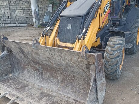 Ekskavator JCB, 2012 il