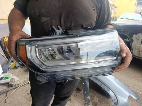 GMC Acadia farası