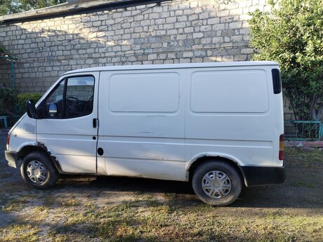Ford Transit, 2000 il