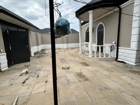 5 otaq · 200 m² · 1/1 mərtəbə, Binə