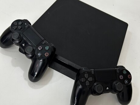 PS4 Slim 500 GB / 2 Orijinal Pult