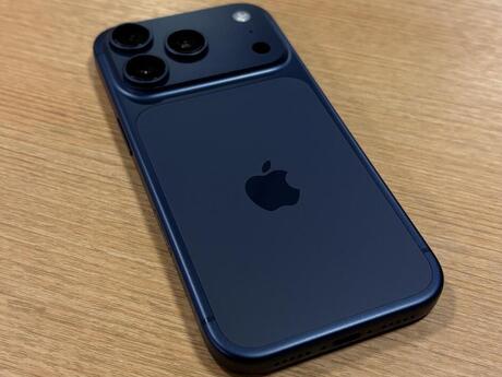Apple iPhone 17 Pro Deep Blue 256GB/12GB