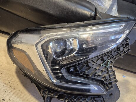 GMC Terrain 2018 farası