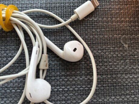 Qulaqlıq Apple