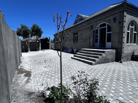 5 otaq · 200 m² · 1/1 mərtəbə, Binə