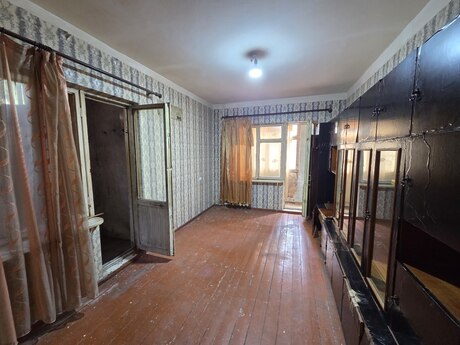 1 otaq · 50 m² · 1/9 mərtəbə, 8-ci mikrorayon