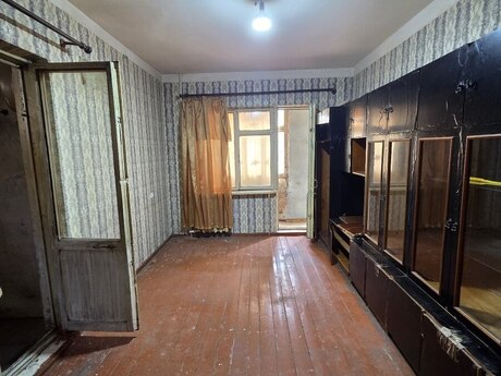 8-ci mikrorayonda 1 otaqlı köhnə tikili mənzil satılır, 50 m², 137 000 AZN, şəkil 2 / 12