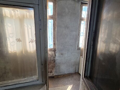 8-ci mikrorayonda 1 otaqlı köhnə tikili mənzil satılır, 50 m², 137 000 AZN, şəkil 5 / 12