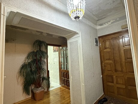 Bakıxanovda 4 otaqlı köhnə tikili mənzil satılır, 110 m², 190 000 AZN, şəkil 4 / 12