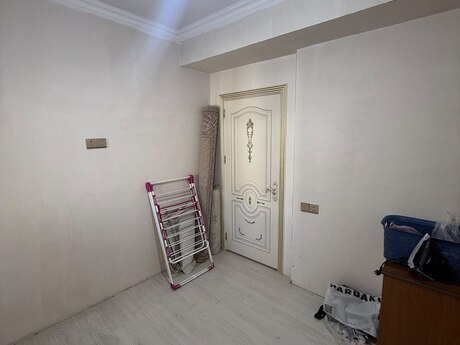 Qurtuluş 93 kompleksində 4 otaqlı yeni tikili mənzil satılır, 83 m², 110 000 AZN, şəkil 2 / 12