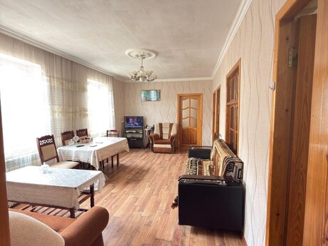 4 rooms · 90 m² · floor 1/1, Binə