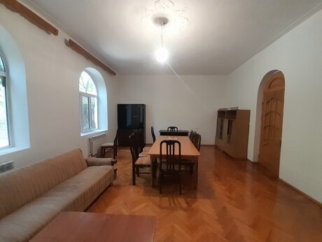 Gənclikdə 3 otaqlı həyət evi kirayə verilir, 220 m², 1 800 AZN/ay, şəkil 3 / 12
