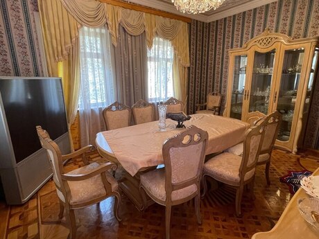 6 otaq · 200 m² · 1/1 mərtəbə, Bakıxanov