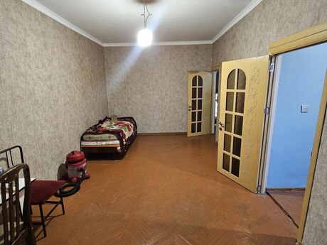7-ci mikrorayonda 2 otaqlı köhnə tikili mənzil satılır, 43 m², 106 000 AZN, şəkil 2 / 7