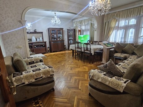 Azadlıq Prospektidə 5 otaqlı köhnə tikili mənzil satılır, 130 m², 275 000 AZN, şəkil 2 / 12