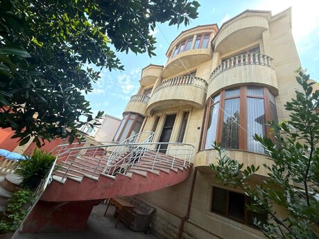 6-room house for sale in 6-cı mikrorayon, 300 m², 580 000 AZN, photo 2 / 12
