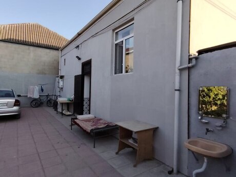 4 rooms · 130 m² · floor 1/1, Saray