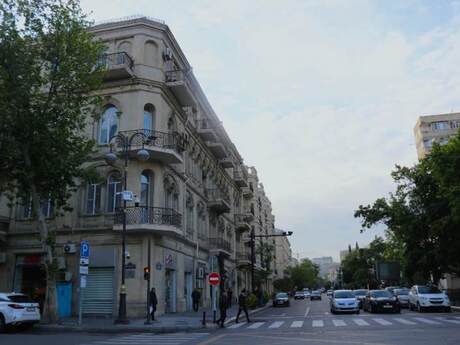 6 otaq · 240 m²