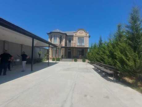 5 rooms · 200 m² · floor 1/1, Buzovna
