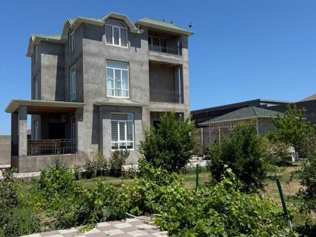 8 otaq · 400 m² · 1/1 mərtəbə, Türkan