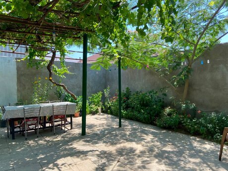 5 otaq · 180 m² · 1/1 mərtəbə, Binə