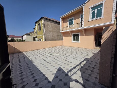 4 rooms · 200 m²