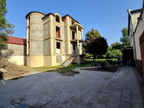 16 otaq · 700 m²