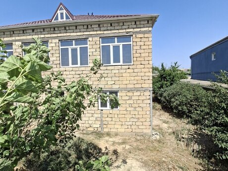 4 rooms · 286 m²