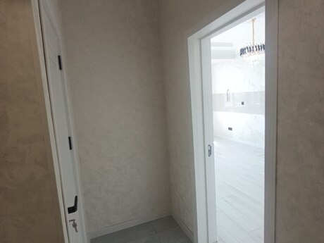 Abşeronda 2 otaqlı yeni tikili mənzil satılır, 47 m², 77 300 AZN, şəkil 3 / 12