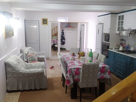 4 rooms · 200 m²