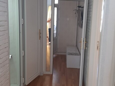 Yeni Günəşlidə 2 otaqlı köhnə tikili mənzil kirayə verilir, 60 m², 450 AZN/ay, şəkil 5 / 12