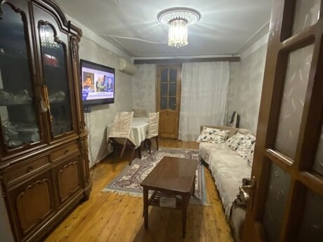 Продаётся 3-комнатная квартира в старом фонде, Bakmil, 70 м², 190 000 AZN, фото 2 / 12
