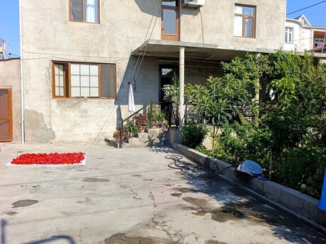 6 otaq · 240 m² · 1/1 mərtəbə, Yeni Suraxanı