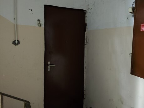 9-cu mikrorayonda 4 otaqlı köhnə tikili mənzil satılır, 105 m², 230 000 AZN, şəkil 5 / 12
