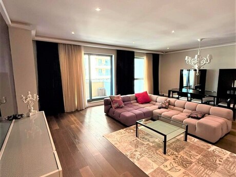 3 otaqlı mənzil, 160 m², Üzeyir Hacıbəyov küç., 5 000 AZN