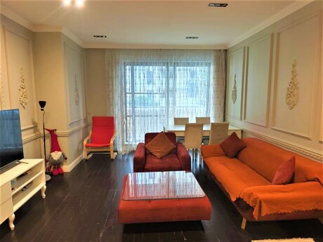 3 otaq · 132 m² · 4/32 mərtəbə, Üzeyir Hacıbəyov küç.