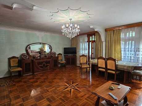 5 otaq · 130 m² · 3/5 mərtəbə, Azadlıq Prospekti
