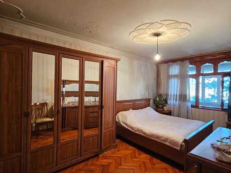 Azadlıq Prospektidə 5 otaqlı köhnə tikili mənzil satılır, 130 m², 270 000 AZN, şəkil 4 / 12