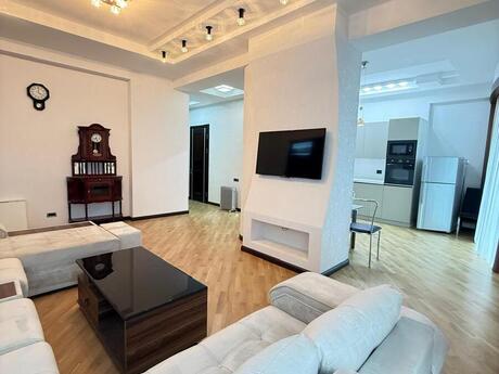 Yeni Hayat Plaza kompleksində 3 otaqlı yeni tikili mənzil kirayə verilir, 140 m², 2 200 AZN/ay, şəkil 5 / 12