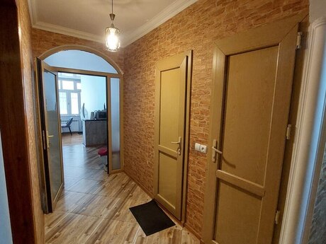 Bakıxanovda 4 otaqlı köhnə tikili mənzil satılır, 100 m², 215 000 AZN, şəkil 5 / 12