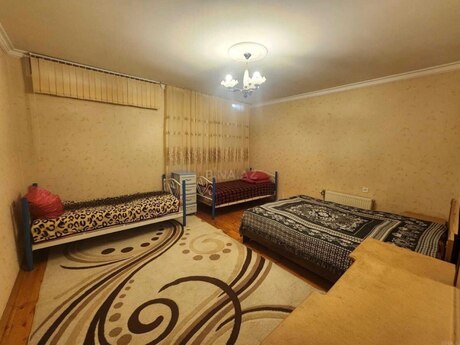 2 otaqlı ev, 80 m², İnşaatçılar, 700 AZN