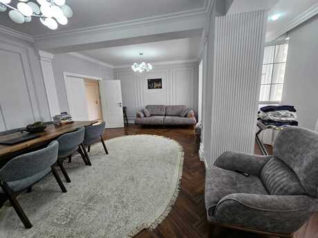 Azadlıq Prospektidə 5 otaqlı köhnə tikili mənzil satılır, 130 m², 350 000 AZN, şəkil 2 / 12
