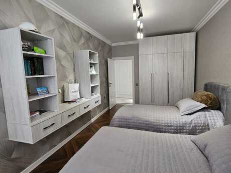 Azadlıq Prospektidə 5 otaqlı köhnə tikili mənzil satılır, 130 m², 350 000 AZN, şəkil 5 / 12