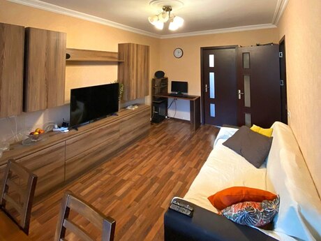 8 Noyabrda 2 otaqlı köhnə tikili mənzil satılır, 48 m², 165 000 AZN, şəkil 3 / 12