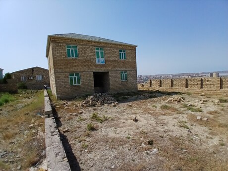 8 rooms · 320 m²