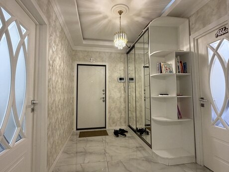 Yeni Günəşlidə 5 otaqlı köhnə tikili mənzil satılır, 120 m², 240 000 AZN, şəkil 4 / 12