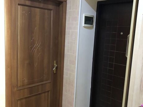Badamdarda 2 otaqlı köhnə tikili mənzil satılır, 55 m², 147 000 AZN, şəkil 2 / 11